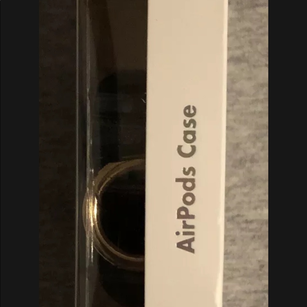 Guess AirPods Case - Picture 4 of 4